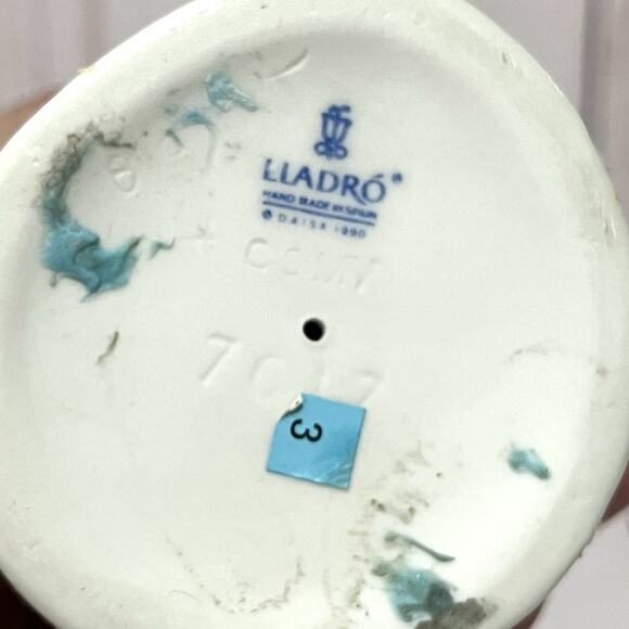 Vintage LLADRO #7617 Porcelain Figurine Garden Classic Woman & Umbrella **Broken - Picture 12 of 13